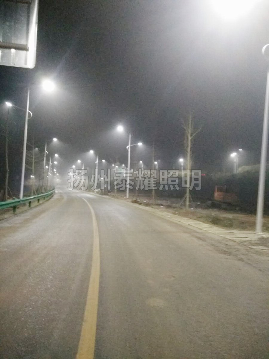 貴州開陽(yáng)縣案例10米市電高低臂